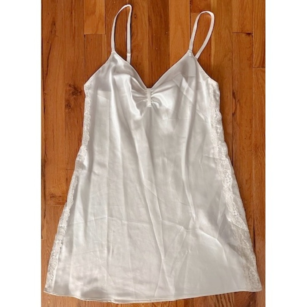 Vintage Morgan Taylor Nightie in white size Small lace inserts‎